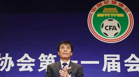 其实，魏长明的爸爸，跟于伯并没有什么拜把兄弟的关系。